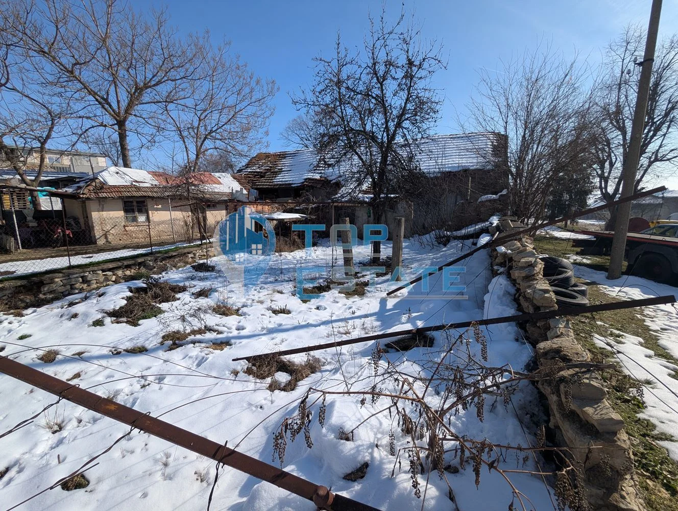 Двуетажна тухлена къща в близост до центъра на град Борово, област Габрово - 0