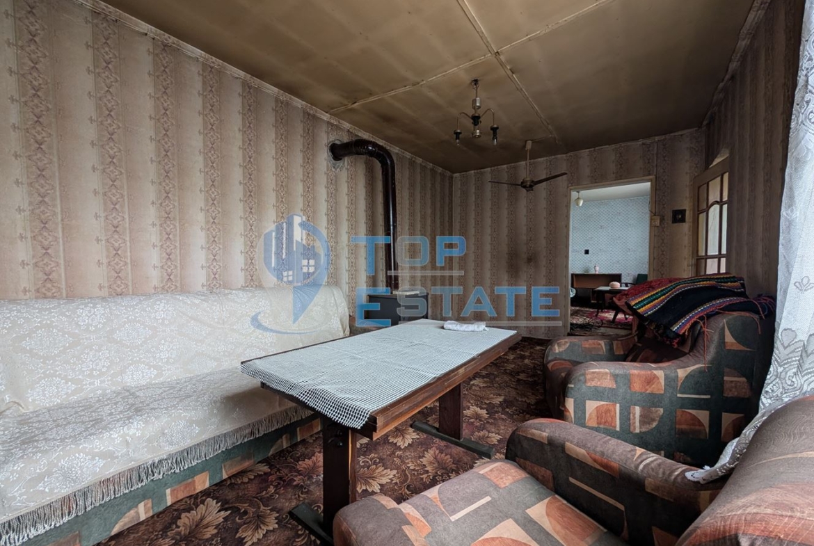 Едноетажна къща с кладенец и гараж в квартал Калтинец, град Горна Оряховица - 0