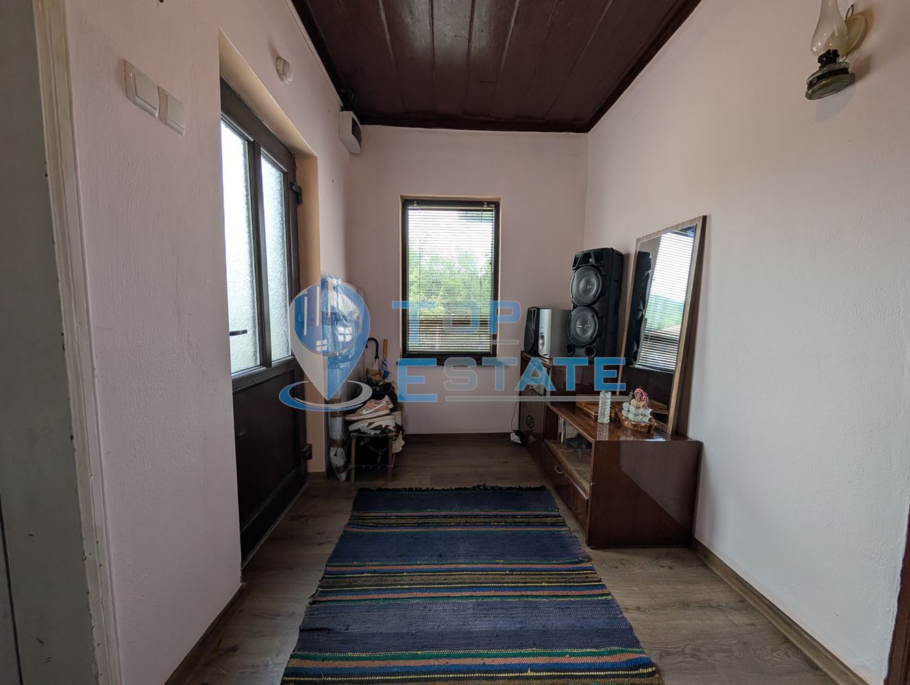 Едноетажна реновирана къща с голям двор в село Сливовица - 0