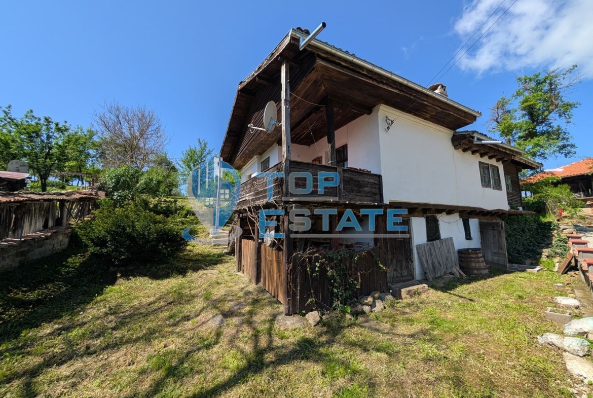 Автентична реновирана къща в град Елена - 0