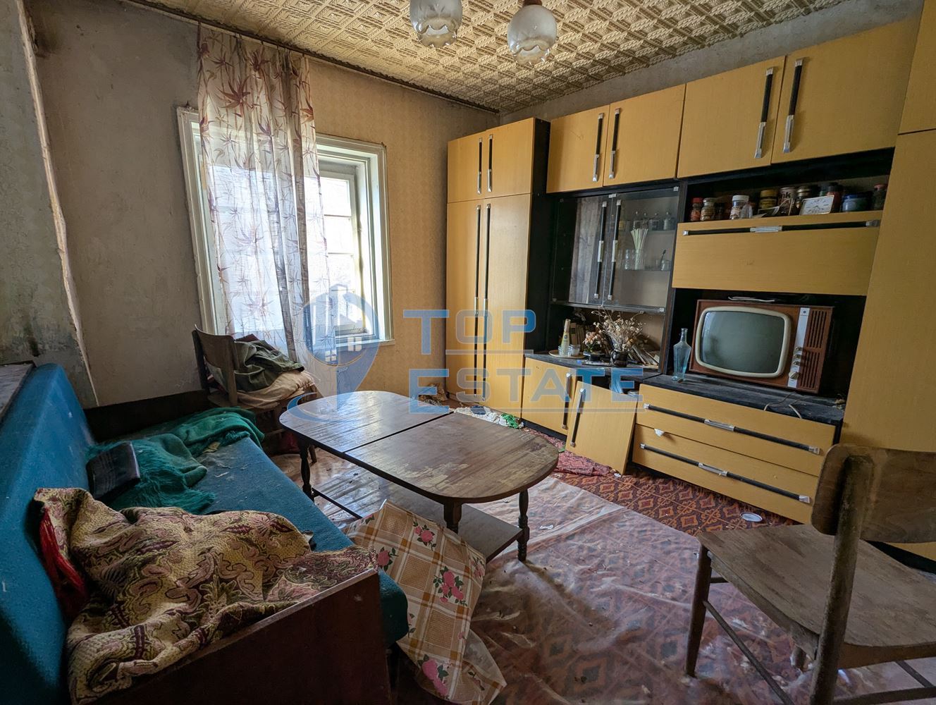 Двуетажна тухлена къща с голям двор в село Копривец, област Русе - 0