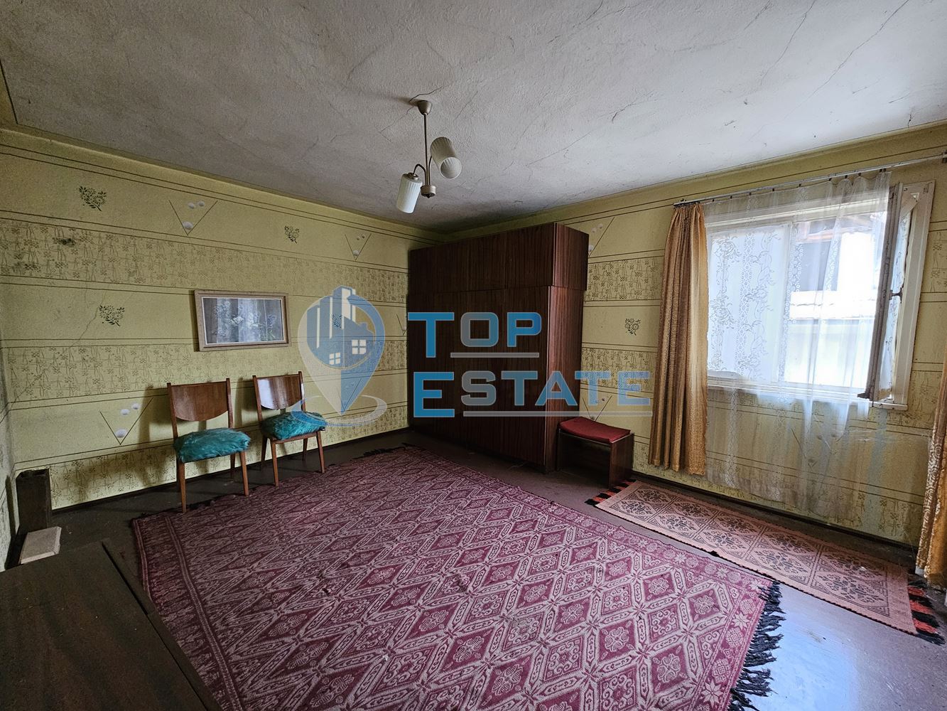 Двуетажна тухлена къща с два гаража и двор в гр. Полски Тръмбеш-0 Двуетажна тухлена къща с два гаража и двор в гр. Полски Тръмбеш - 0