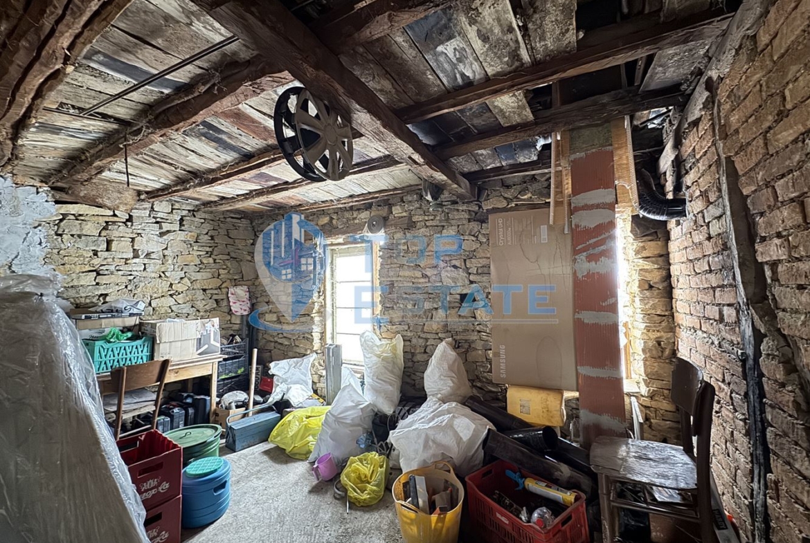 Двуетажна къща с голям двор в с. Скалско, област Габрово. - 0