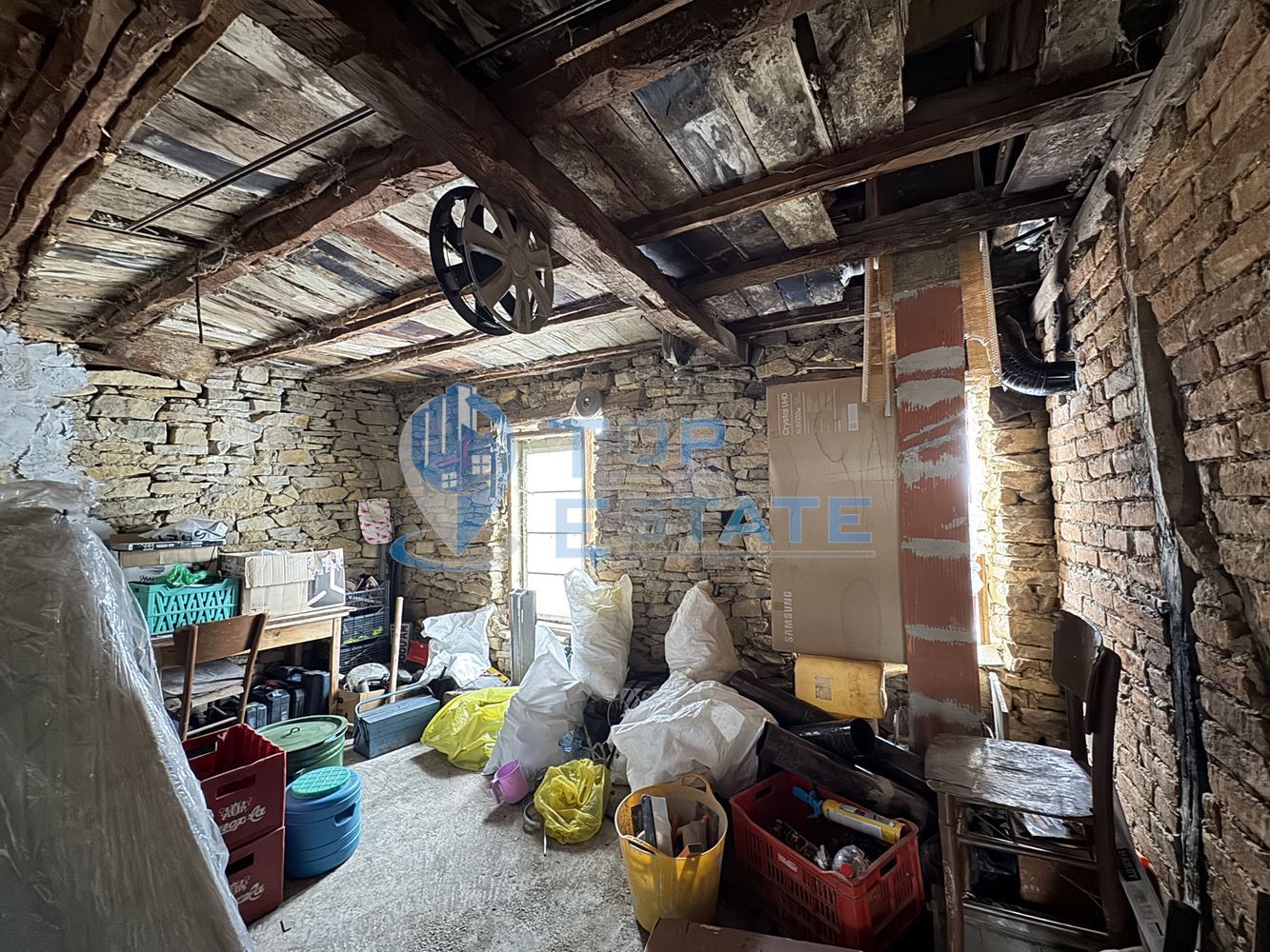 Двуетажна къща с голям двор в с. Скалско, област Габрово. - 0