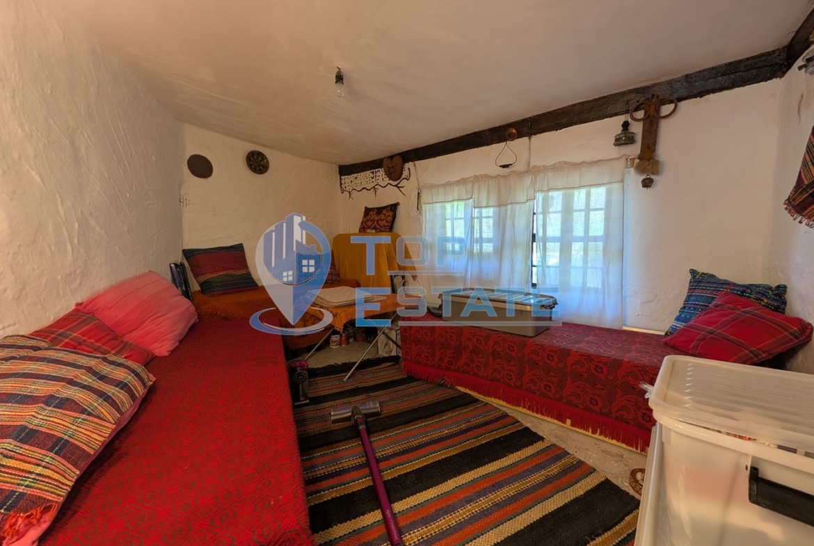 Автентична реновирана къща в град Елена - 0