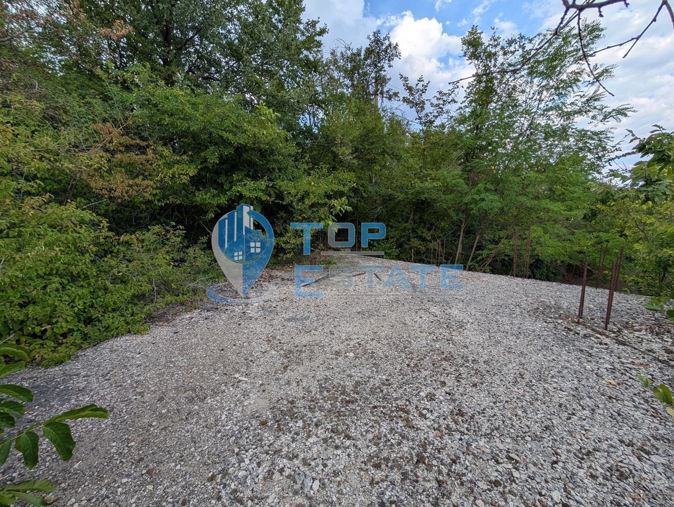 Вила във вилната зона на село Леденик - 0