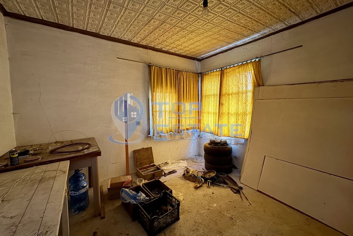 Тухлена къща с кладенец в село Добри дял, област Велико Търново - 0