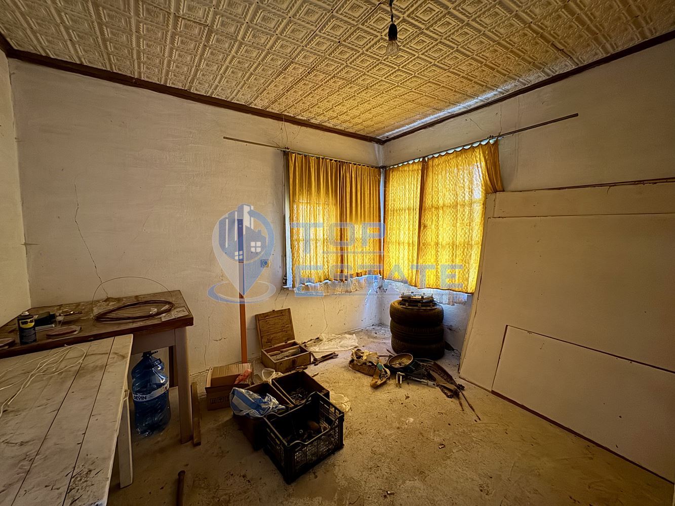 Тухлена къща с кладенец в село Добри дял, област Велико Търново - 0