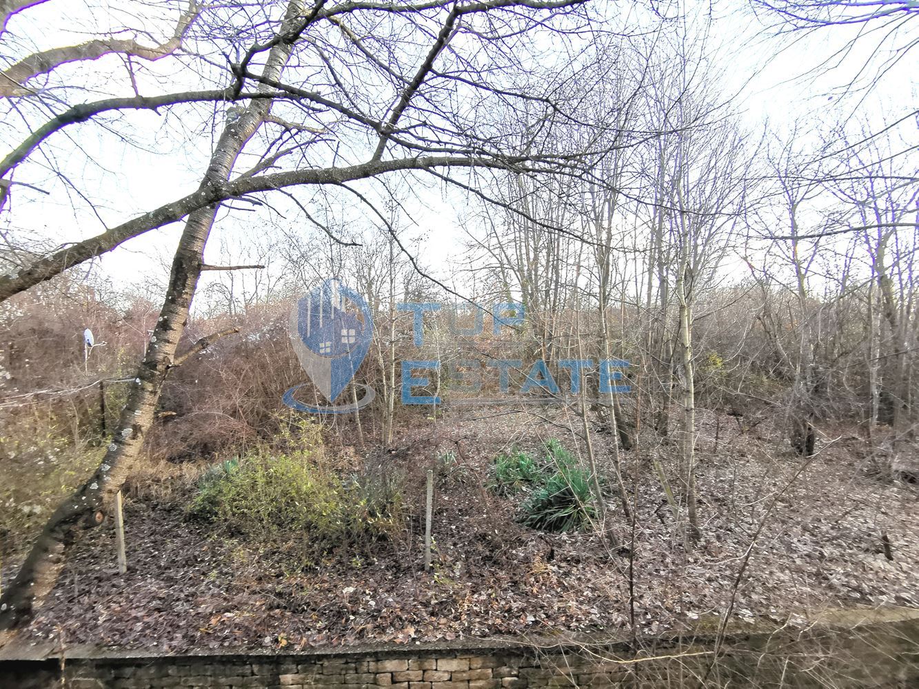 Двуетажна тухлена къща с вътрешна баня с тоалетна в с. Дъскот-0 Двуетажна тухлена къща с вътрешна баня с тоалетна в с. Дъскот - 0