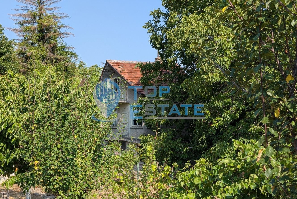 Двуетажна масивна вила в местност Арбанашко бърдо - 0