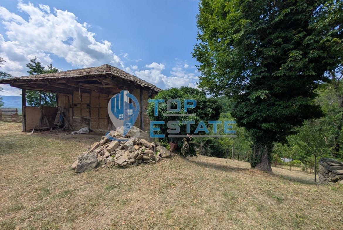 Двуетажна къща с уникална панорамна гледка в Тревненския балкан - 0