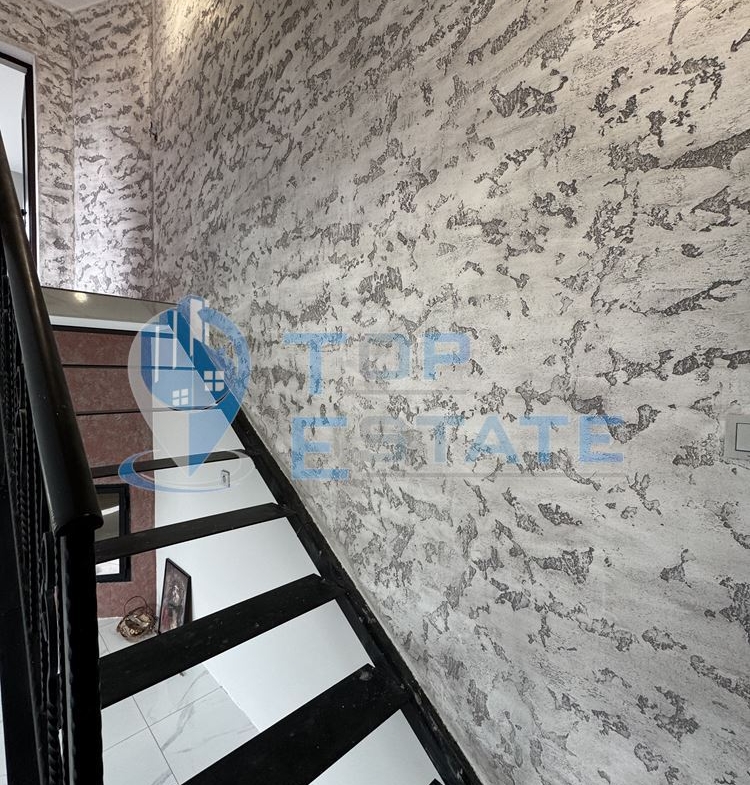 Масивна тухлена къща в с. Вишовград, област Велико Търново - 0