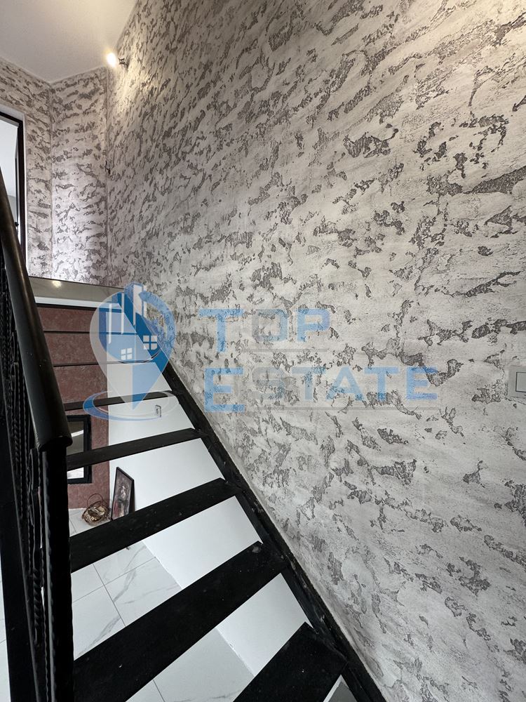 Масивна тухлена къща в с. Вишовград, област Велико Търново - 0