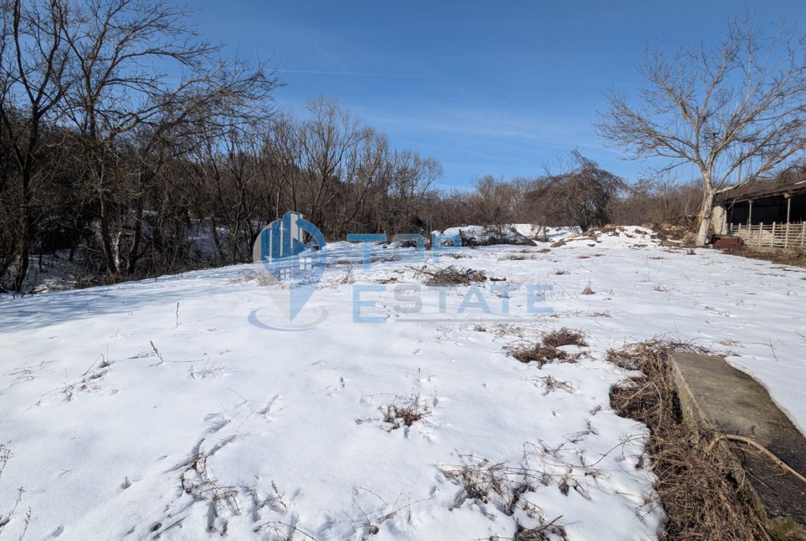 Промишлено помещение в покрайнините на град Борово, област Русе - 0