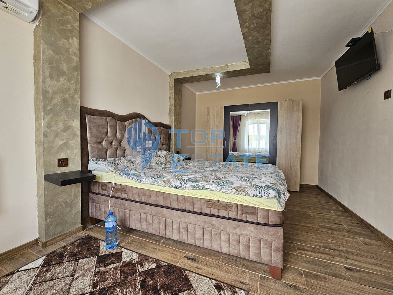 Двуетажна обзаведена и ремонтирана къща с три спални в село Страхилово, област Велико Търново - 0