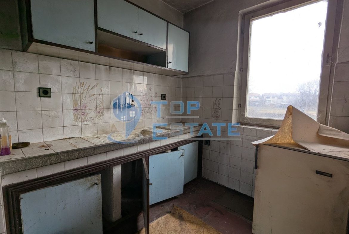 Двуетажна масивна къща в град Стражица, област Велико Търново - 0