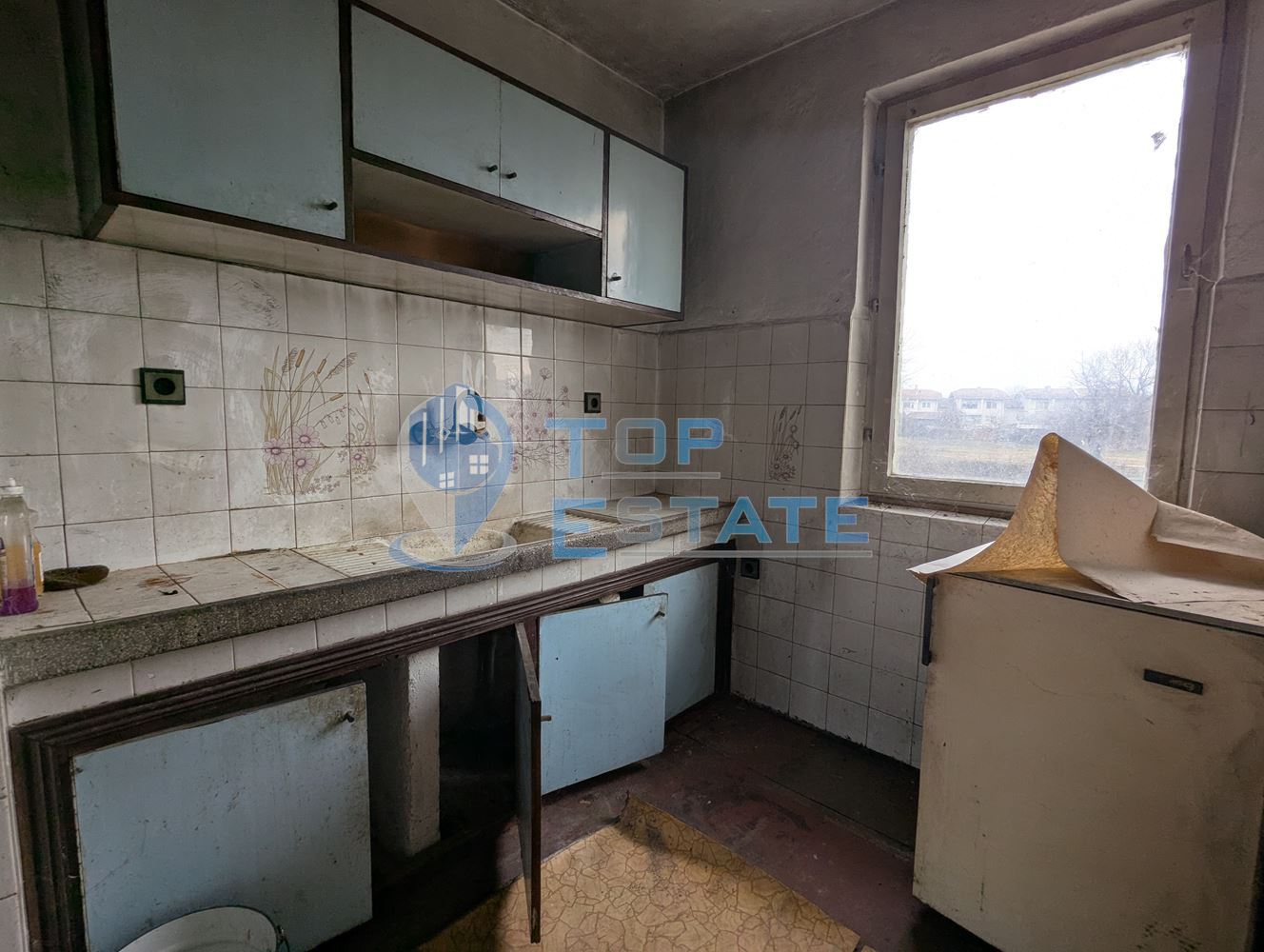 Двуетажна масивна къща в град Стражица, област Велико Търново - 0