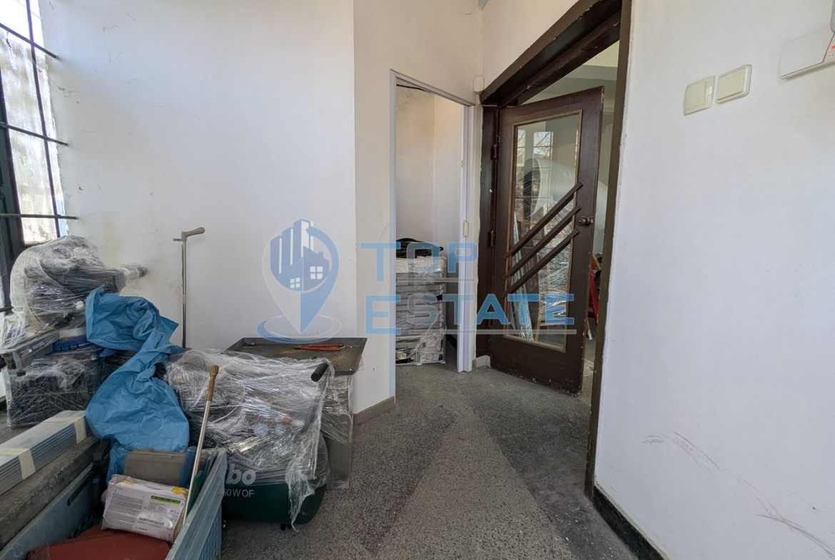 Промишлено помешение на центъра на село Първомайци, област Велико Търново - 0