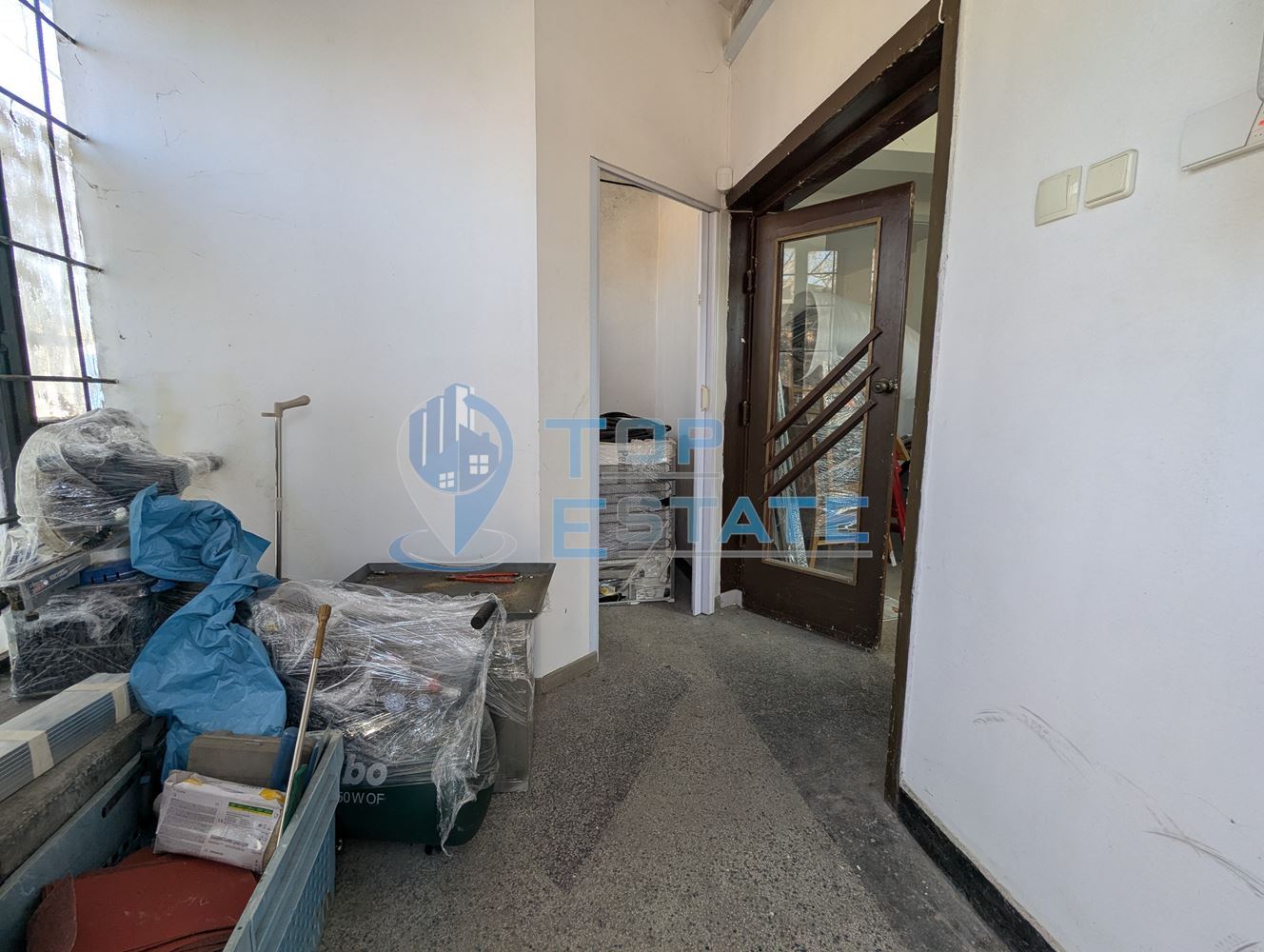 Промишлено помешение на центъра на село Първомайци, област Велико Търново - 0