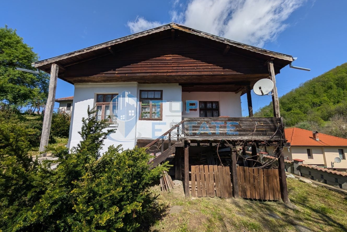 Автентична реновирана къща в град Елена - 0