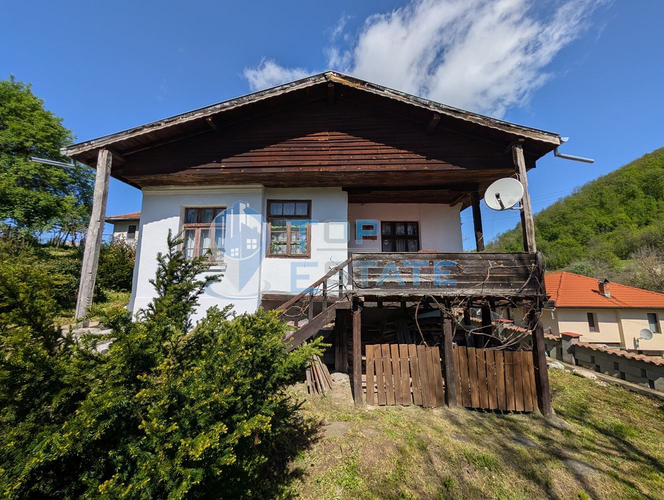 Автентична реновирана къща в град Елена - 0