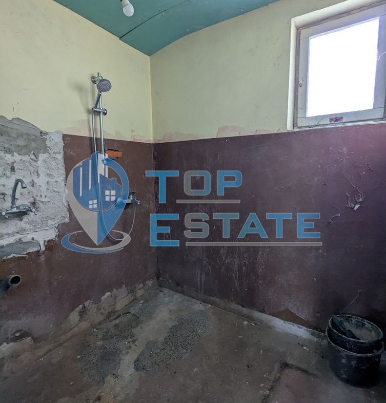 Двустаен апартамент в тухлена сграда в близост до гарата в град Стражица, област Велико Търново - 0