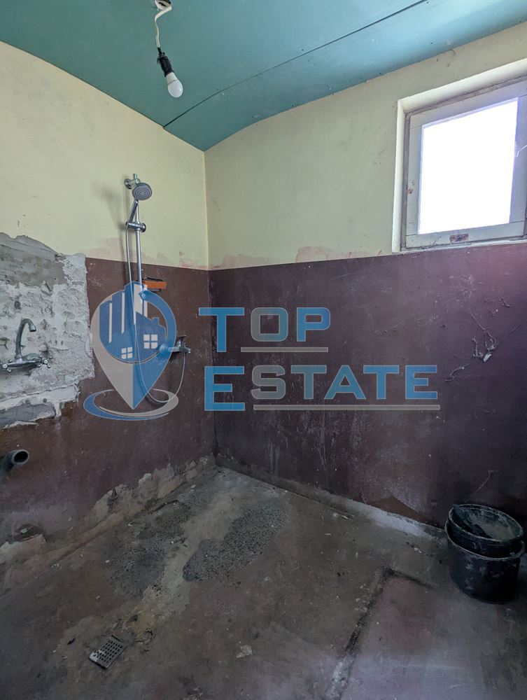 Двустаен апартамент в тухлена сграда в близост до гарата в град Стражица, област Велико Търново - 0