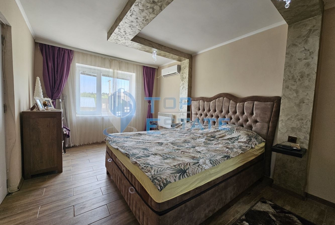 Двуетажна обзаведена и ремонтирана къща с три спални в село Страхилово, област Велико Търново - 0