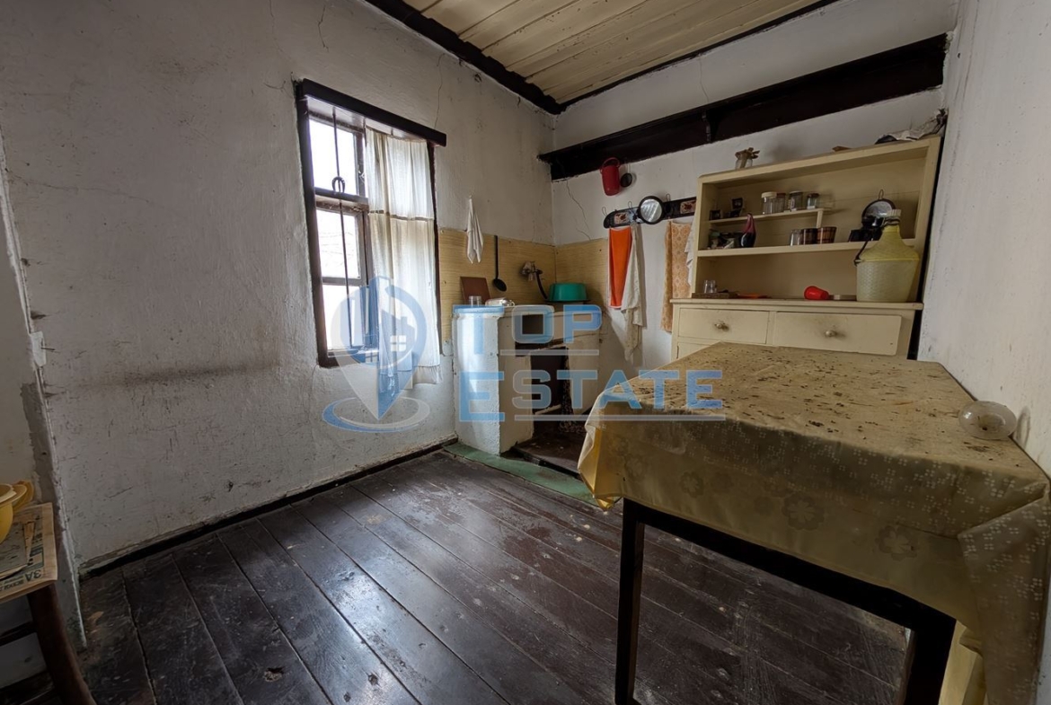 Двуетажна тухлена къща в Тревненския балкан - 0