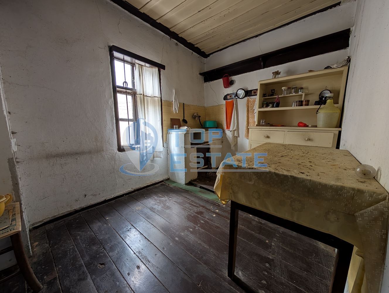 Двуетажна тухлена къща в Тревненския балкан - 0