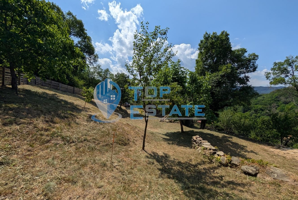 Двуетажна къща с уникална панорамна гледка в Тревненския балкан - 0