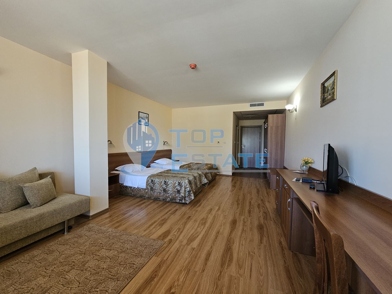 Хотел с три басейна и прекрасна панорама над гр. Лясковец-0 Хотел с три басейна и прекрасна панорама над гр. Лясковец - 0