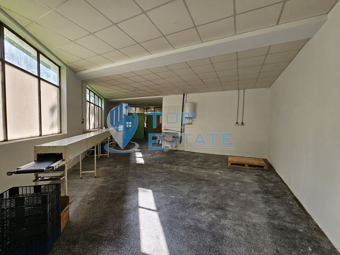 Промишленa сграда със собствен трафопост на главен път Русе - Свиленград в село Поликраище - 0