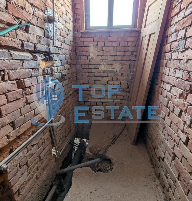 Двуетажна масивна къща с красива гледка в град Борово, област Русе - 0