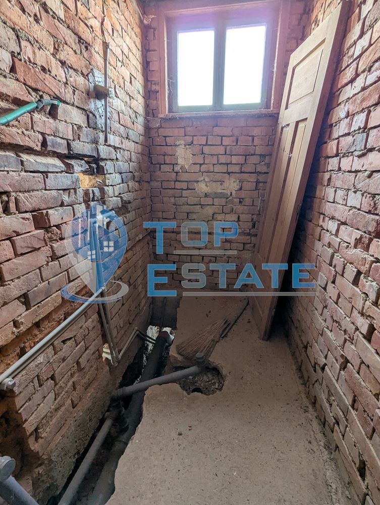 Двуетажна масивна къща с красива гледка в град Борово, област Русе-0 Двуетажна масивна къща с красива гледка в град Борово, област Русе - 0