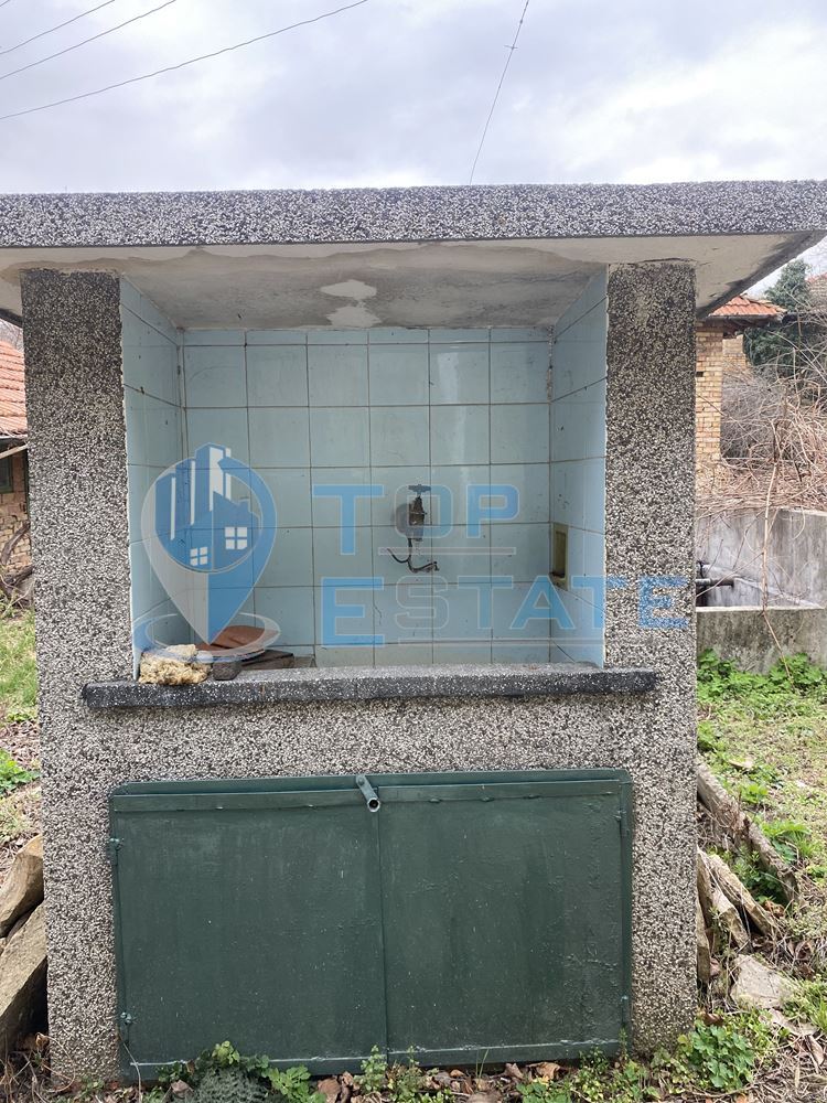 Тухлена къща с кладенец в село Иванча, област Велико Търново - 0