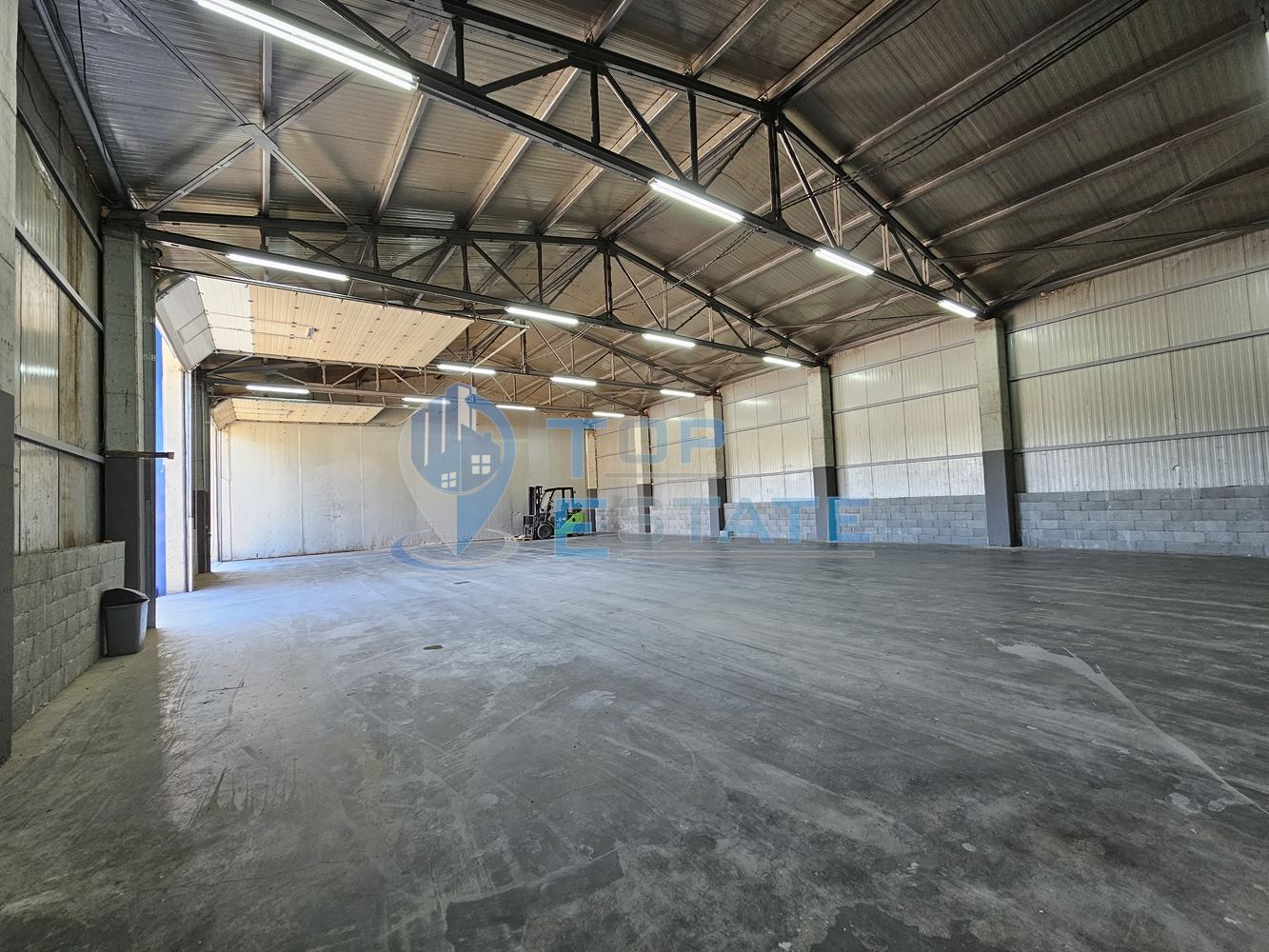 Просторен склад под наем на главен път София – Варна-0 Просторен склад под наем на главен път София - Варна - 0