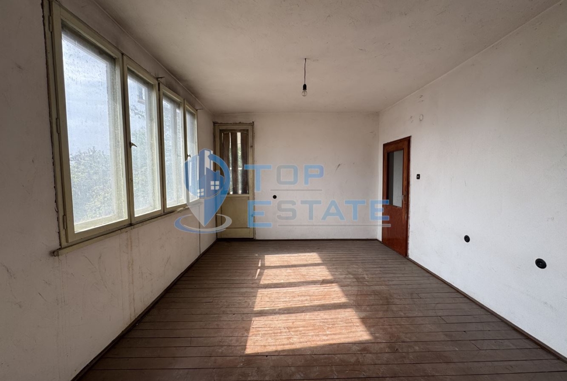 Етаж от къща със сутеренен етаж в град Павликени, област Велико Търново - 0