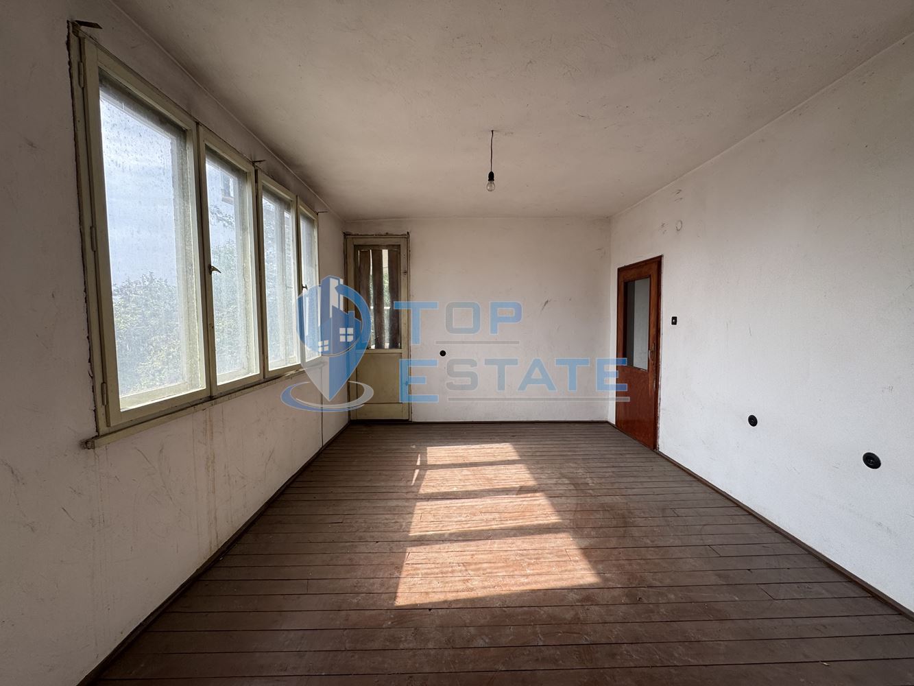 Етаж от къща със сутеренен етаж в град Павликени, област Велико Търново - 0