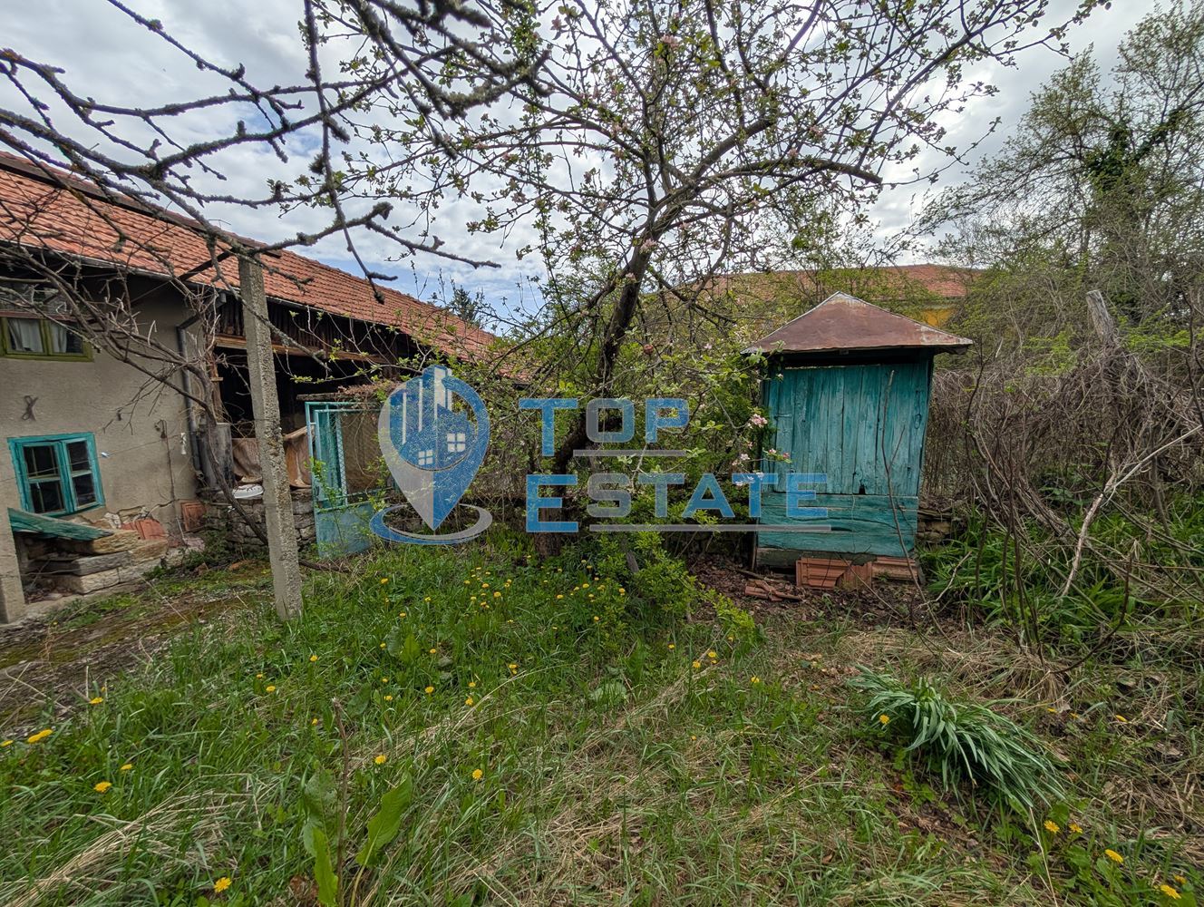 Двуетажна старинна къща с кладенец в село Малки Вършец - 0