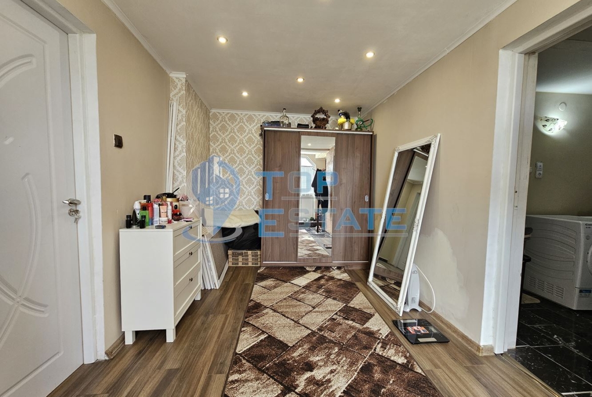 Двуетажна обзаведена и ремонтирана къща с три спални в село Страхилово, област Велико Търново - 0