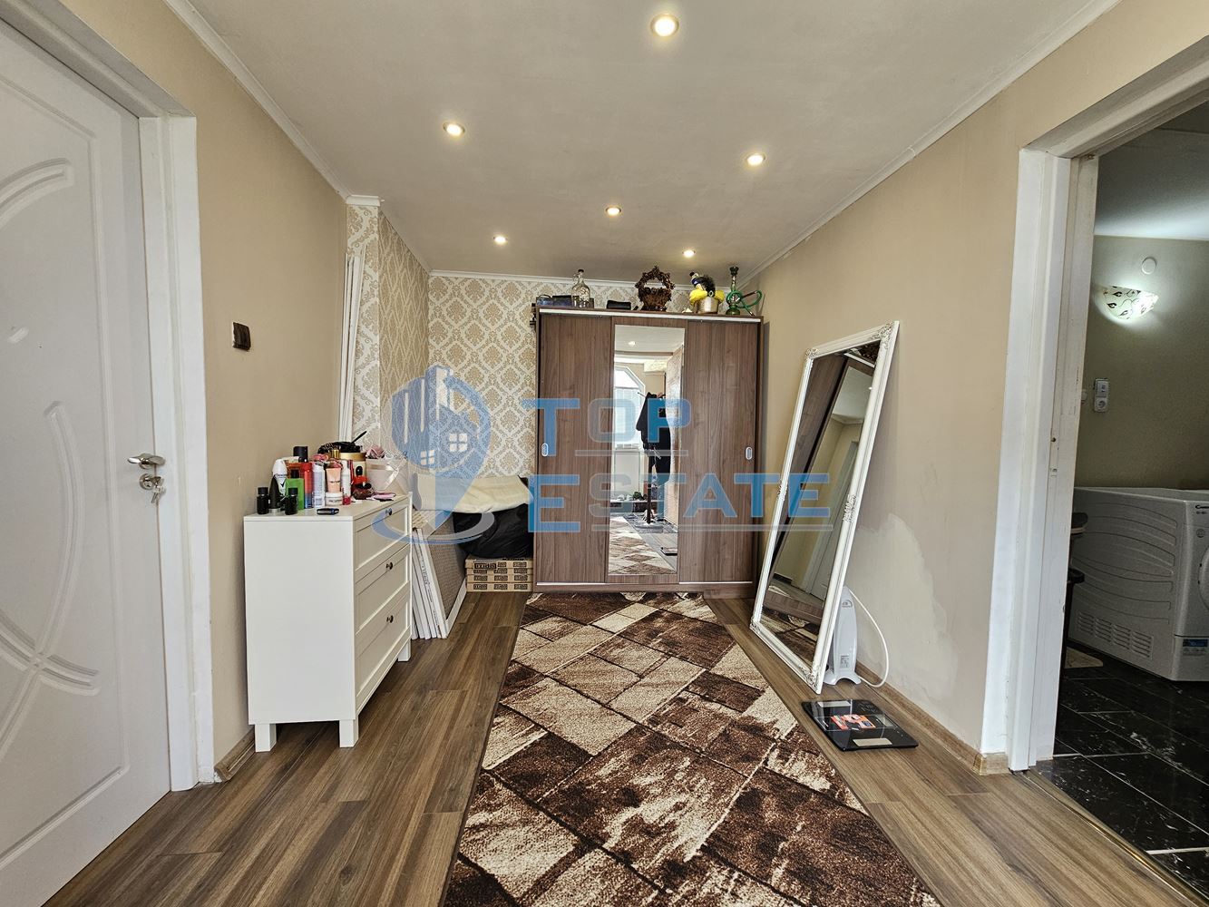 Двуетажна обзаведена и ремонтирана къща с три спални в село Страхилово, област Велико Търново - 0