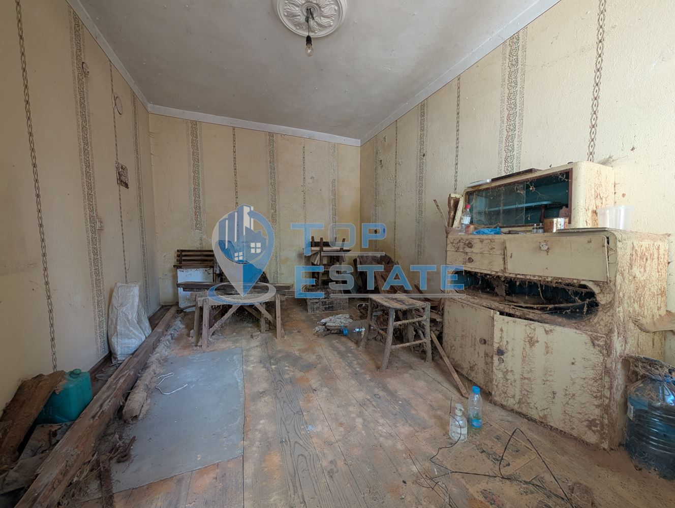 Двуетажна масивна вила в местност Арбанашко бърдо-0 Двуетажна масивна вила в местност Арбанашко бърдо - 0