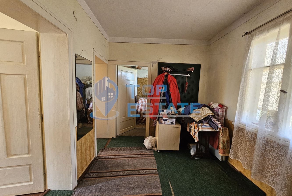 Двуетажна тухлена къща с гараж и голям двор в село Добромирка - 0