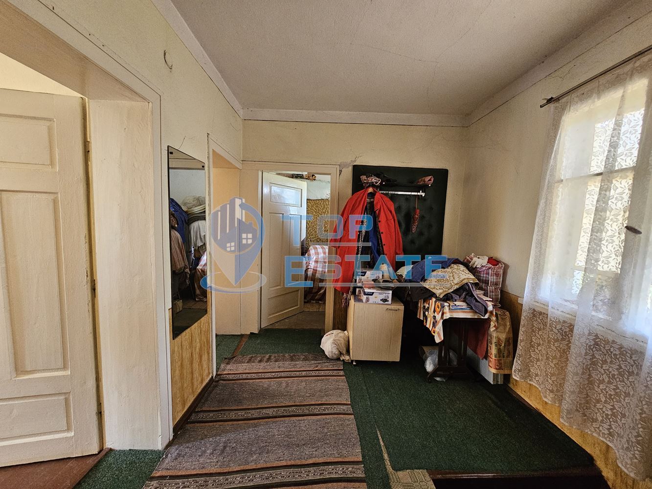 Двуетажна тухлена къща с гараж и голям двор в село Добромирка - 0