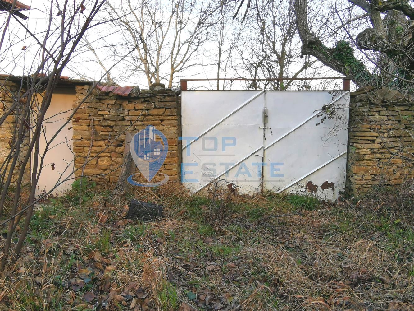 Двуетажна тухлена къща с вътрешна баня с тоалетна в с. Дъскот-0 Двуетажна тухлена къща с вътрешна баня с тоалетна в с. Дъскот - 0