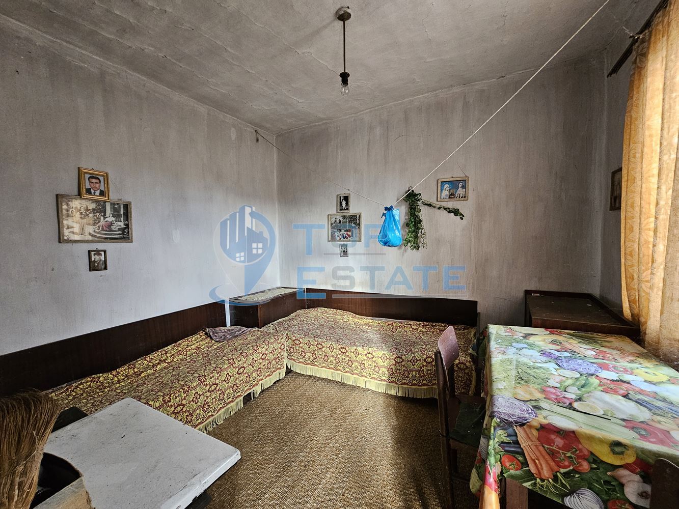 Тухлена къща с вътрешна тоалетна и голям двор в село Драгомирово, община Свищов - 0