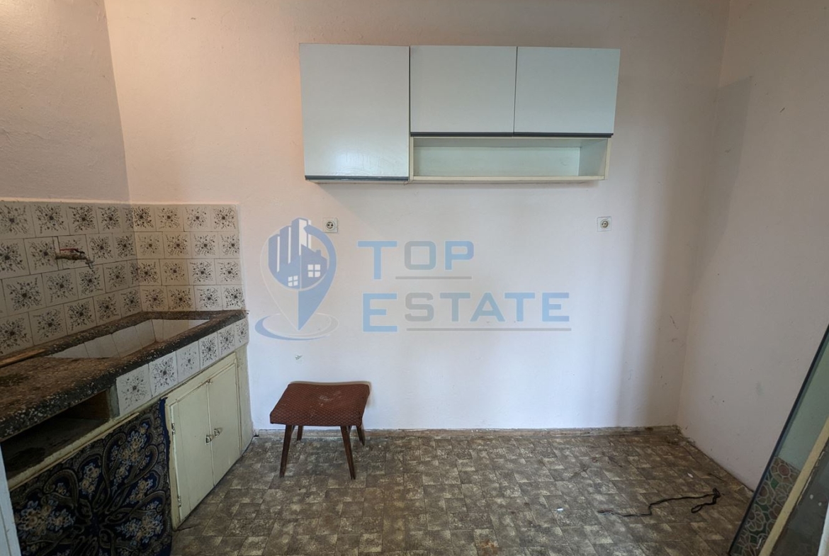 Двуетажна къща с кладенец и гараж в град Сухиндол - 0