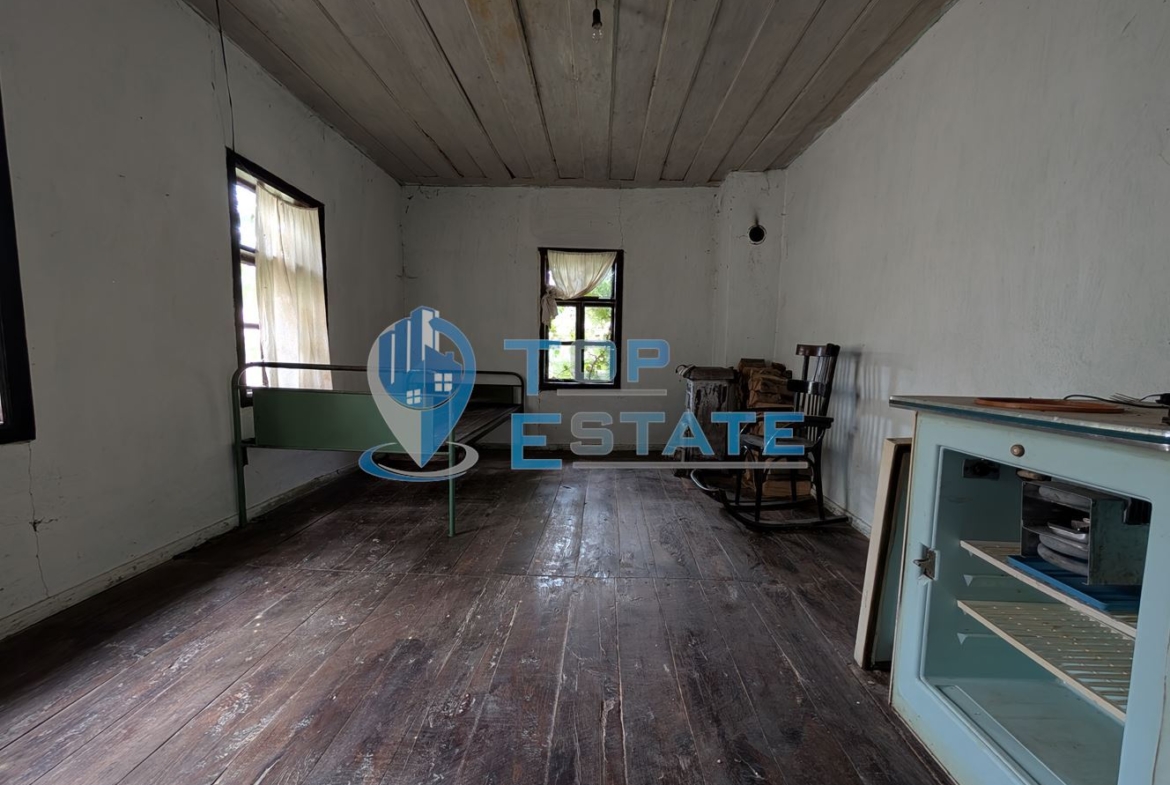 Двуетажна тухлена къща в Тревненския балкан - 0