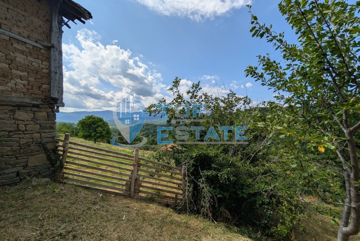 Двуетажна къща с уникална панорамна гледка в Тревненския балкан - 0